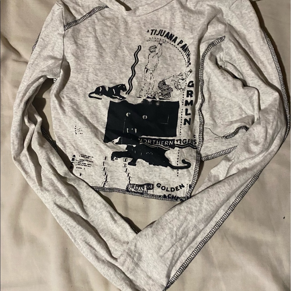 grey long sleeve asymmetrical hem cropped t shirt